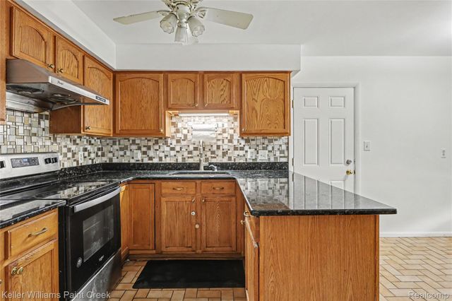 2918 Saratoga Drive, Troy, MI 48083