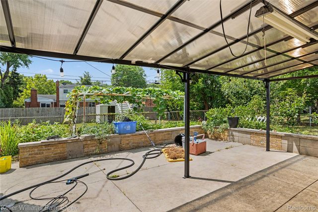 2918 Saratoga Drive, Troy, MI 48083