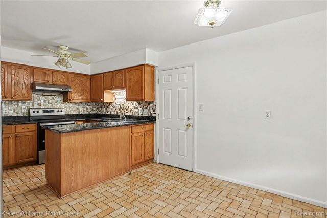 2918 Saratoga Drive, Troy, MI 48083