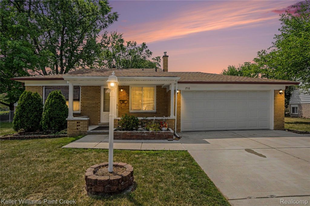 2918 Saratoga Drive, Troy, MI 48083