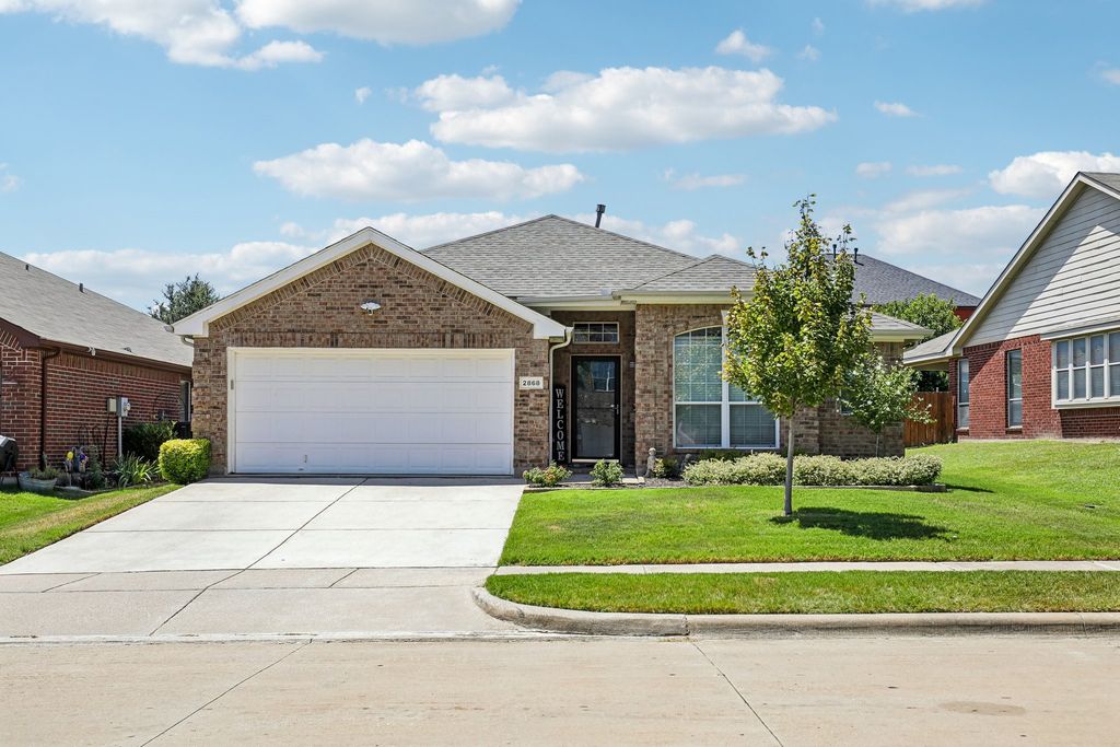 2868 Spotted Owl Drive, Fort Worth, TX 76244 — exterior
