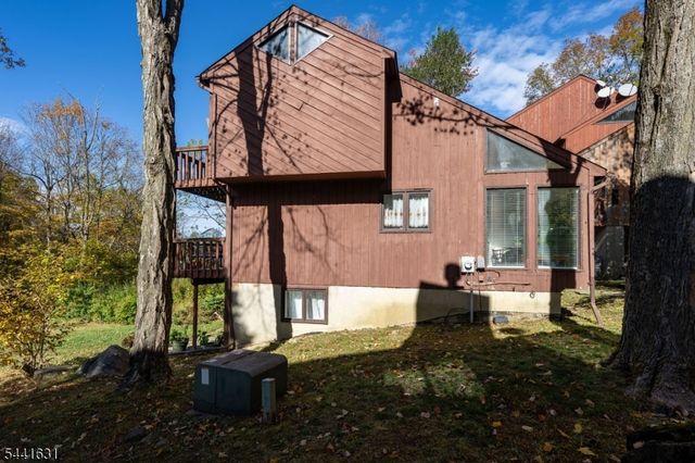 13 Village Way E7, Vernon Twp., NJ 07462