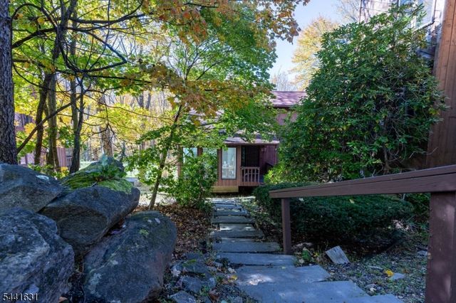 13 Village Way E7, Vernon Twp., NJ 07462