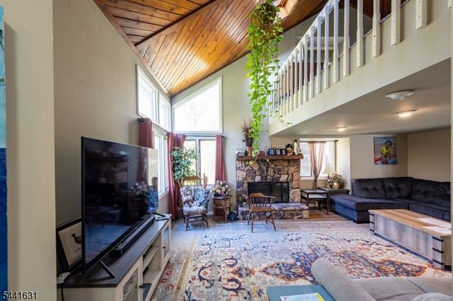 13 Village Way E7, Vernon Twp., NJ 07462
