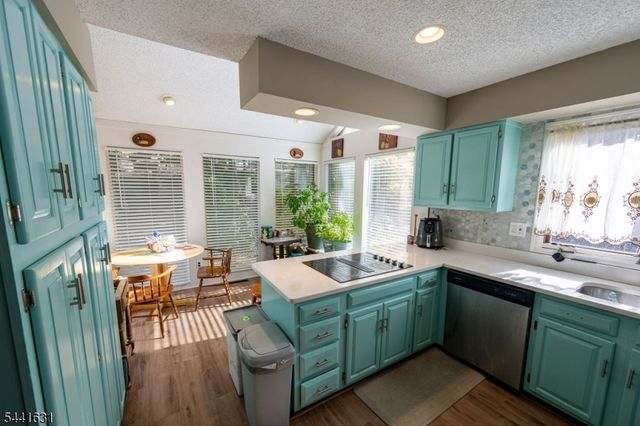 13 Village Way E7, Vernon Twp., NJ 07462