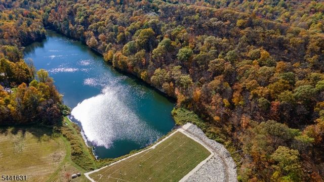 13 Village Way E7, Vernon Twp., NJ 07462