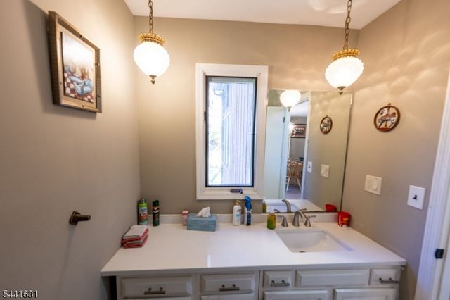 13 Village Way E7, Vernon Twp., NJ 07462