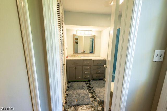 13 Village Way E7, Vernon Twp., NJ 07462