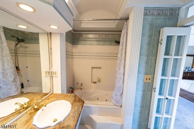 13 Village Way E7, Vernon Twp., NJ 07462