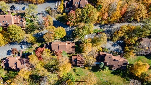 13 Village Way E7, Vernon Twp., NJ 07462