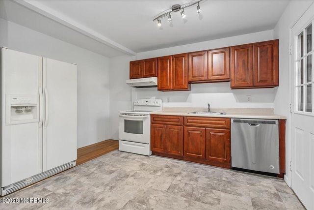 69 Village Green Way, Hazlet, NJ 07730