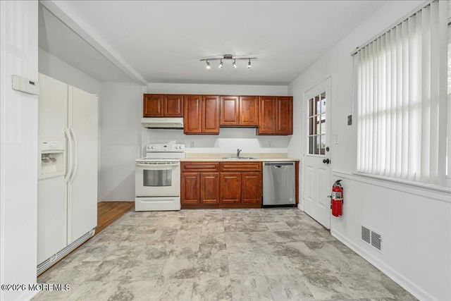 69 Village Green Way, Hazlet, NJ 07730