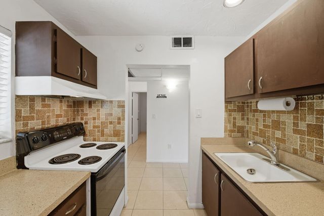 824 SW 9th Street Circle 201, Boca Raton, FL 33486