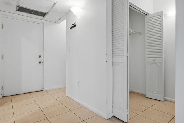 824 SW 9th Street Circle 201, Boca Raton, FL 33486
