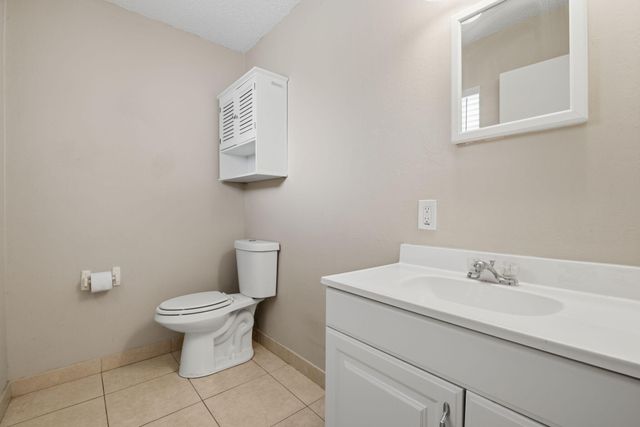 824 SW 9th Street Circle 201, Boca Raton, FL 33486