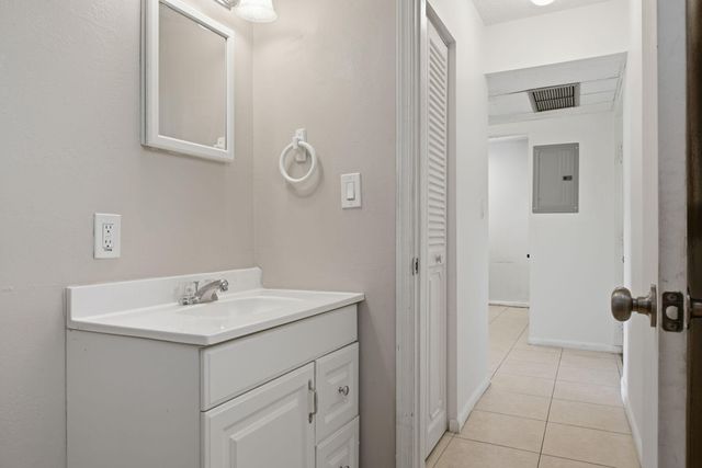 824 SW 9th Street Circle 201, Boca Raton, FL 33486
