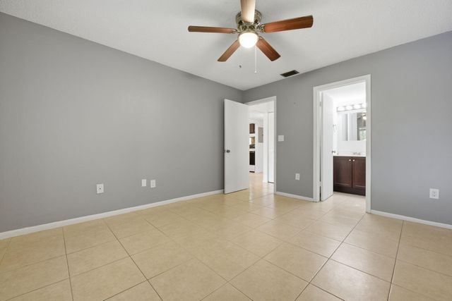 824 SW 9th Street Circle 201, Boca Raton, FL 33486