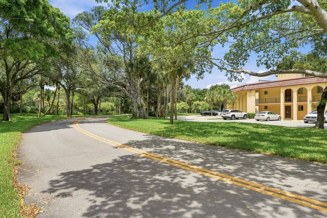 824 SW 9th Street Circle 201, Boca Raton, FL 33486