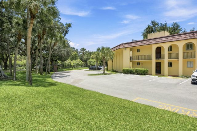 824 SW 9th Street Circle 201, Boca Raton, FL 33486