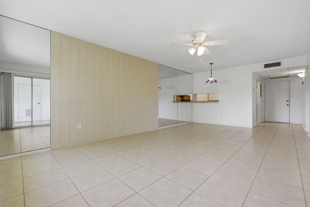 824 SW 9th Street Circle 201, Boca Raton, FL 33486