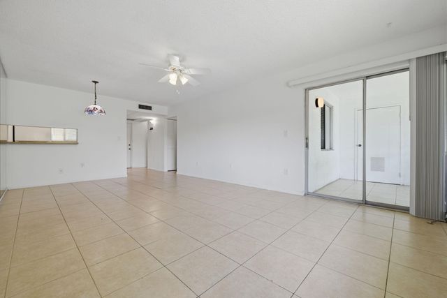 824 SW 9th Street Circle 201, Boca Raton, FL 33486