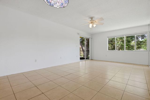 824 SW 9th Street Circle 201, Boca Raton, FL 33486