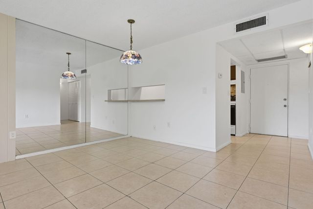 824 SW 9th Street Circle 201, Boca Raton, FL 33486