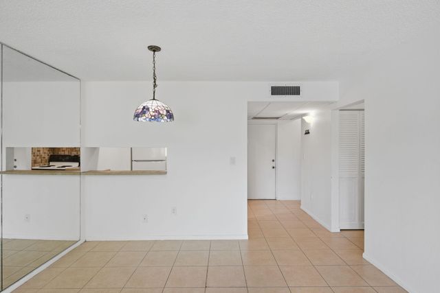 824 SW 9th Street Circle 201, Boca Raton, FL 33486