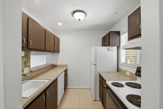824 SW 9th Street Circle 201, Boca Raton, FL 33486