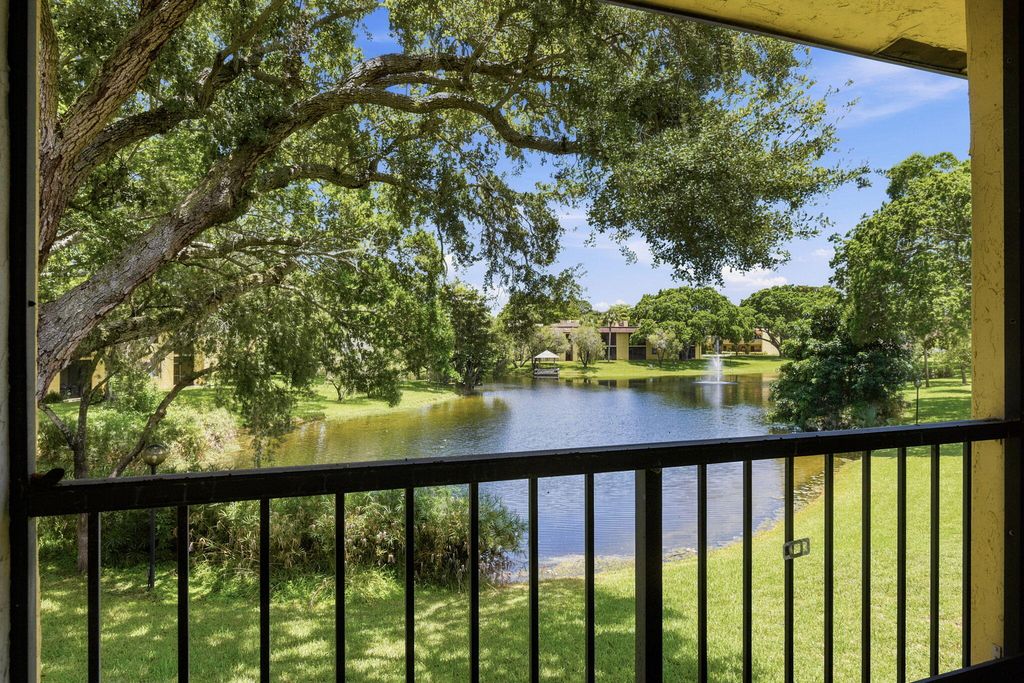 824 SW 9th Street Circle 201, Boca Raton, FL 33486