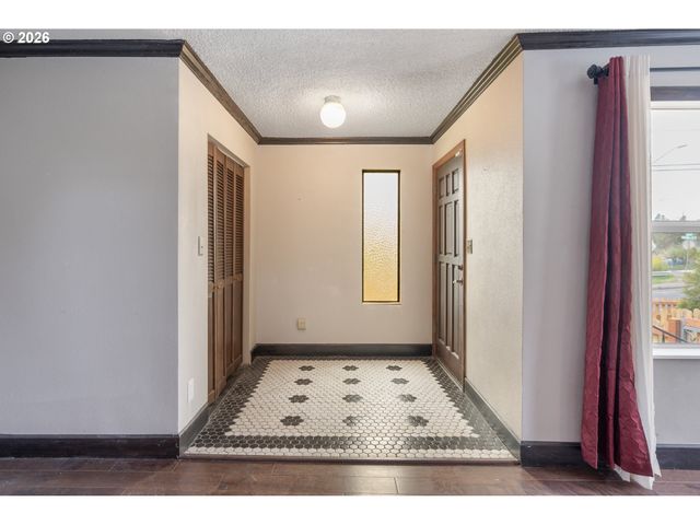 2916 COLUMBIA HEIGHTS Rd, Longview, WA 98632