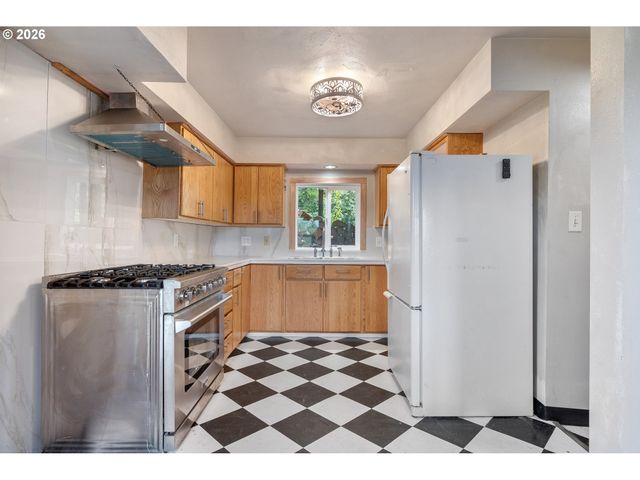2916 COLUMBIA HEIGHTS Rd, Longview, WA 98632