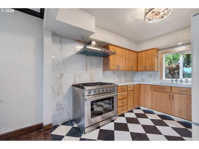 2916 COLUMBIA HEIGHTS Rd, Longview, WA 98632