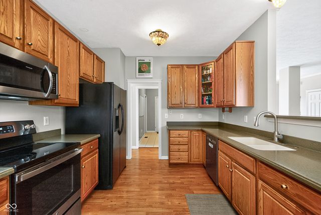 6264 Saddletree Drive, Zionsville, IN 46077