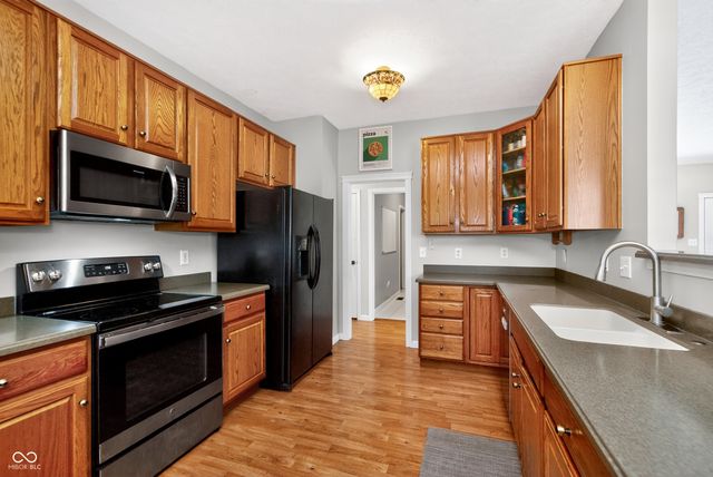 6264 Saddletree Drive, Zionsville, IN 46077