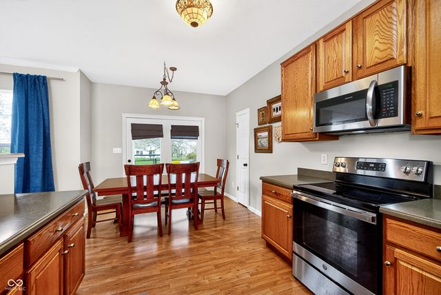 6264 Saddletree Drive, Zionsville, IN 46077