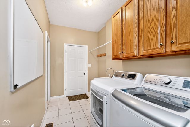 6264 Saddletree Drive, Zionsville, IN 46077