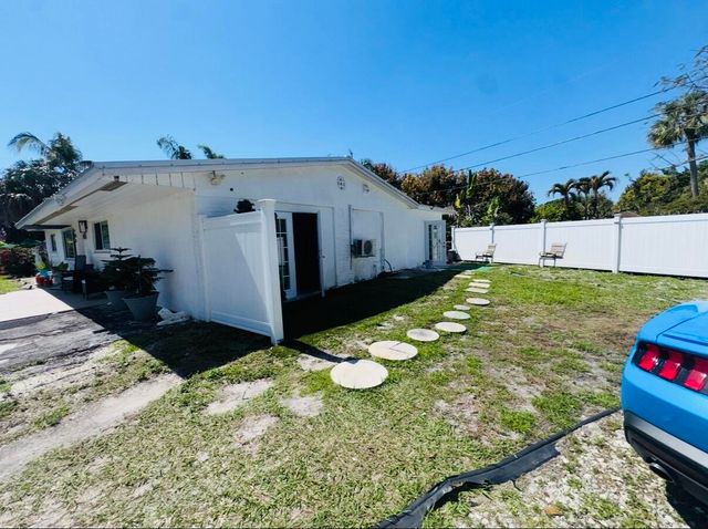 5678 Silvian Road, West Palm Beach, FL 33415