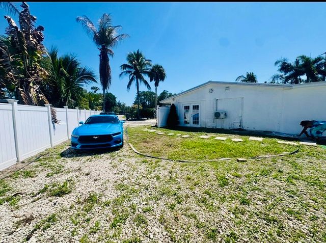 5678 Silvian Road, West Palm Beach, FL 33415