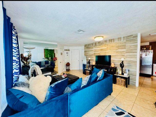 5678 Silvian Road, West Palm Beach, FL 33415