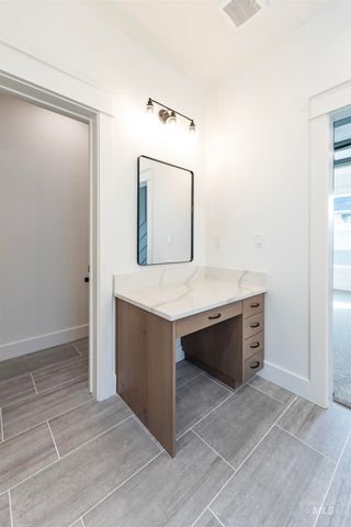 390 S Diesel Way, Boise, ID 83716