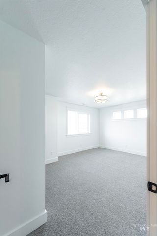 390 S Diesel Way, Boise, ID 83716