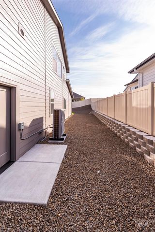 390 S Diesel Way, Boise, ID 83716