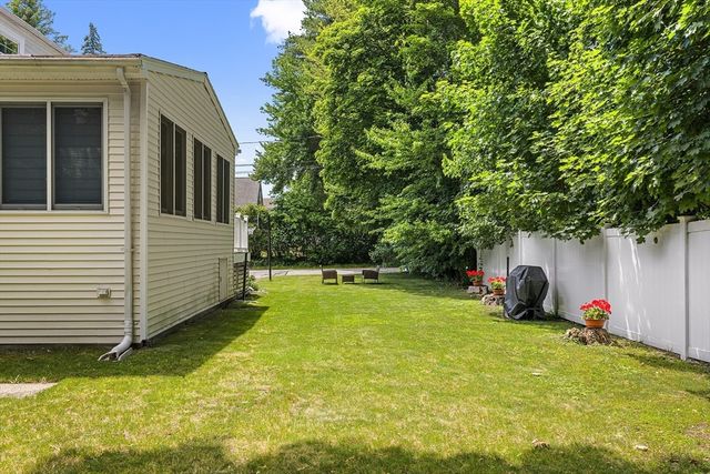 21 Bartlett Ave, Lexington, MA 02420