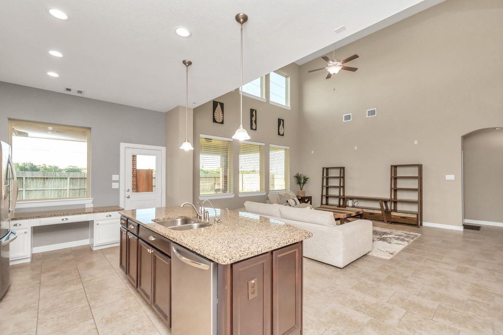 Image 11 of property listing at 2627 Lazy Vine Lane, Missouri City, TX 77459