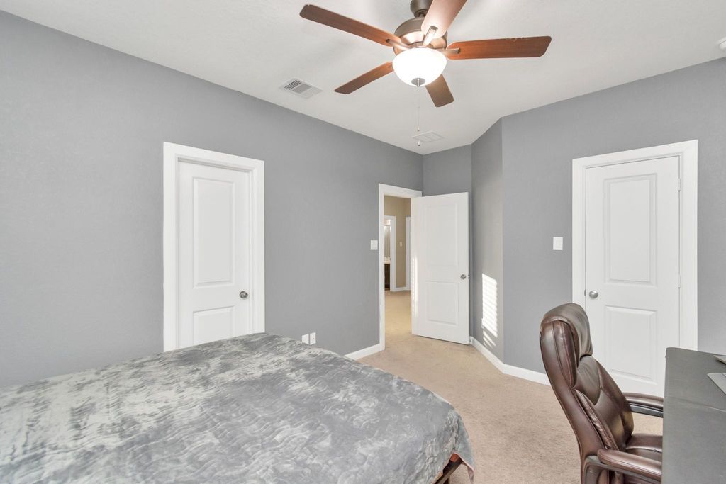 Image 22 of property listing at 2627 Lazy Vine Lane, Missouri City, TX 77459