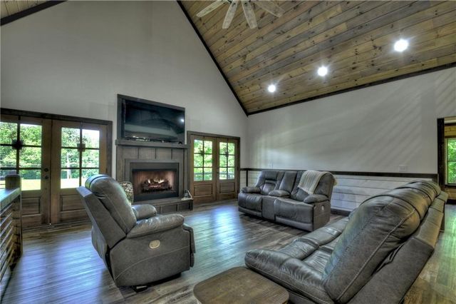 3181 Sugar Creek Road, Blue Ridge, GA 30513