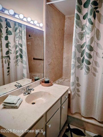 1123 Breezy Way 8c, Sebastian, FL 32958