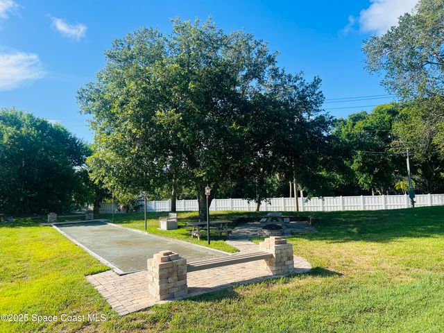 1123 Breezy Way 8c, Sebastian, FL 32958