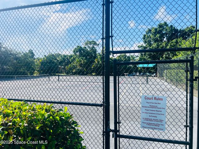 1123 Breezy Way 8c, Sebastian, FL 32958